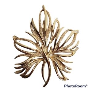 Vintage Gold Tone Large Feathered Leaf Brooch